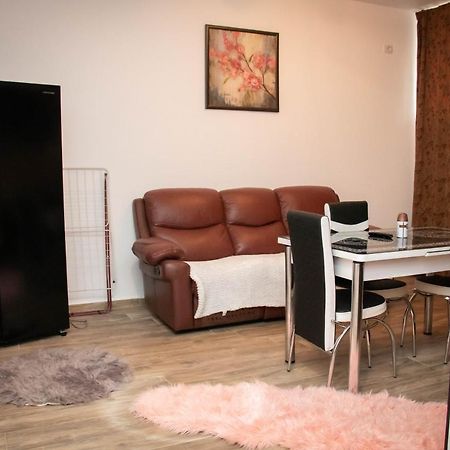 Apartament Capitala Militari Roşu Eksteriør billede