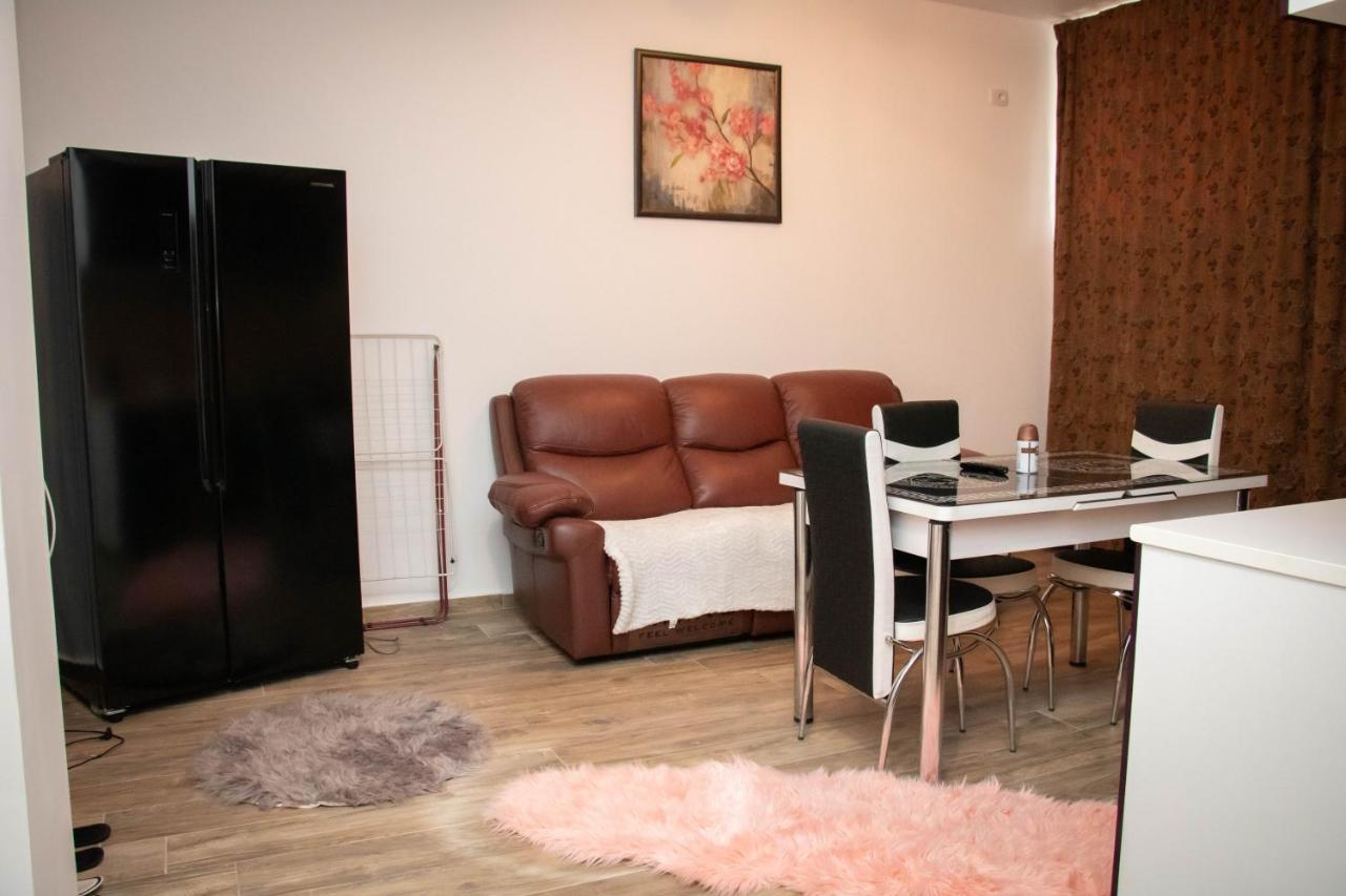 Apartament Capitala Militari Roşu Eksteriør billede